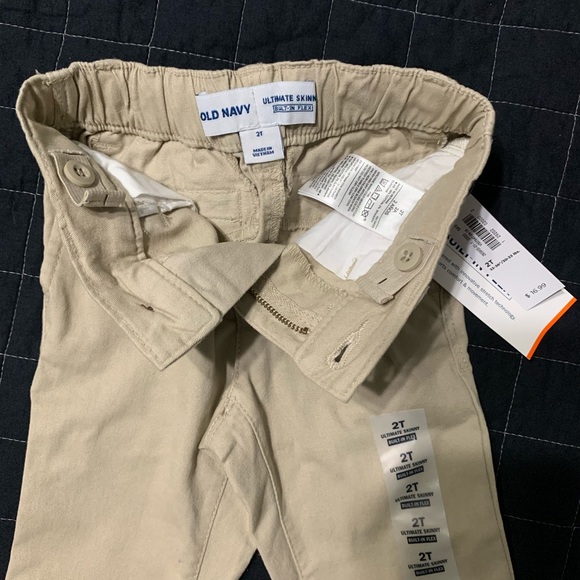 Old Navy Boys Skinny Pants & Graphic Tee - Picture 6 of 6
